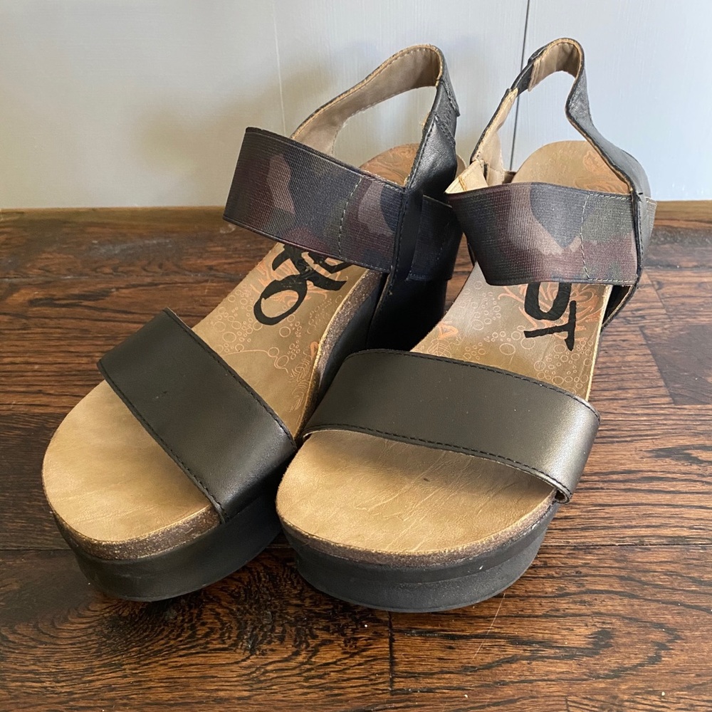 OTBT Bush elk in Cali Black Wedge Sandals